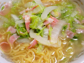 たっぷり白菜とベーコンのしおらーめん♪