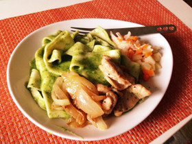 うどんカルボナーラ/ほうれん草ソース