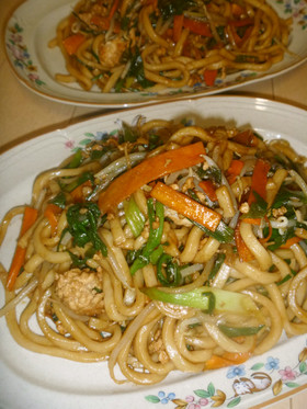 野菜いっぱい彩り焼うどん