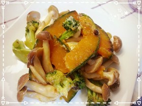 簡単副菜☆かぼちゃと野菜の温サラダ。