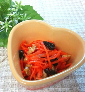 デリ風♪人参のクルミ&レーズンサラダ