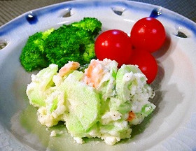 ブロッコリーの茎入りポテサラ