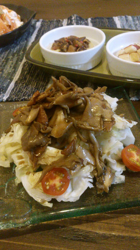 蒸し焼きキャベツのきのこソースサラダ