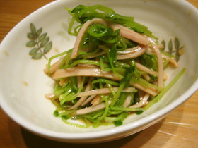 Ｂ−カロテン豊富♪豆苗とハムの中華サラダ