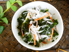 和風マリネでサッパリ♪ワカメ＆大根サラダ