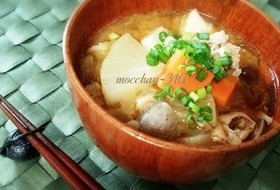 我が家の豚汁＊根菜たっぷり。炒めて旨味を