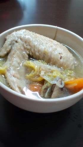 塩麹でとろける＊手羽先と野菜のスープ