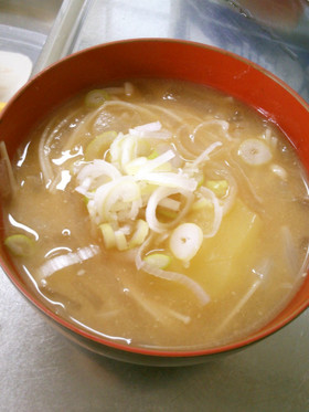 絶品! 玉ねぎ 大根 じゃがいもの味噌汁