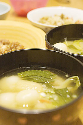お味噌汁in白玉だんご～ﾄﾛ~ﾝ～