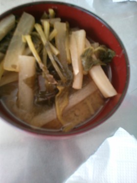 朝食　小松菜と　大根の味噌汁