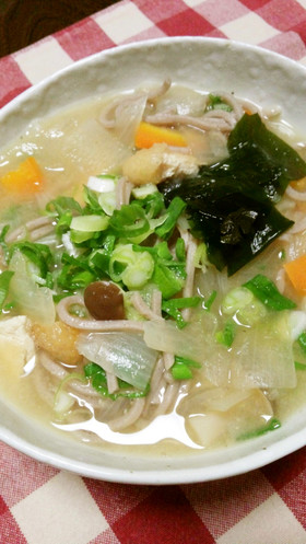 寒い日に☺具だくさん味噌汁にお蕎麦♪
