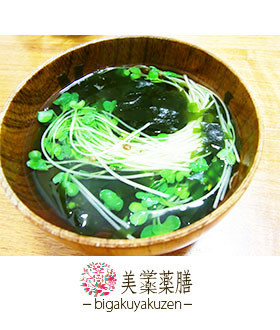 わかめとかいわれのお吸いもの　薬膳　水滞