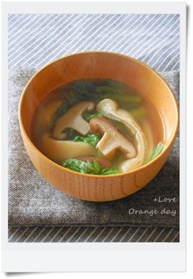 春菊・油揚げ・椎茸のすまし汁