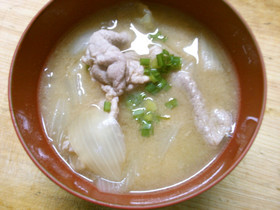 おかずになる！ 豚肉と 玉ねぎの 味噌汁