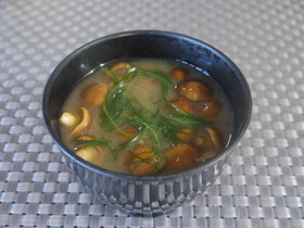 おかひじきとなめこのお味噌汁♡