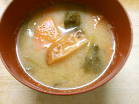 小松菜 人参 さつま揚げの お味噌汁！