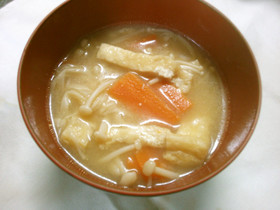 えのき 人参 油揚げの お味噌汁