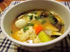 米粉すいとん入り鶏団子お味噌汁