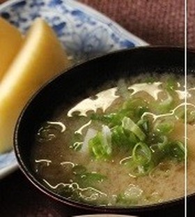 厚揚げと椎茸の味噌汁