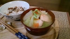 秋鮭の具だくさん味噌汁♪ 