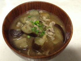 ジューシー！ナスと豚肉のお味噌汁