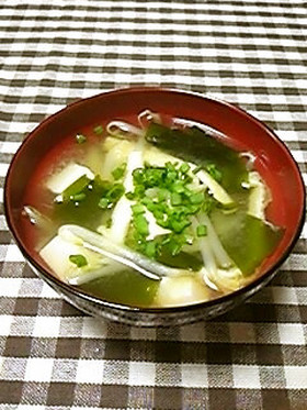 定番お味噌汁にもやし入れただけだよ～♡