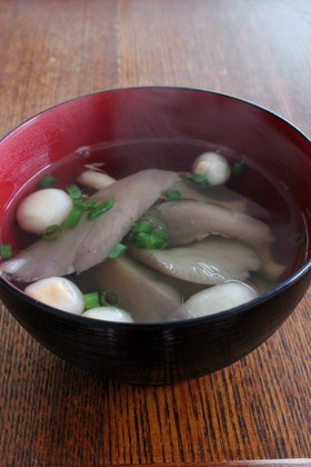 ランチに！ひらたけ手まり麩のすまし汁