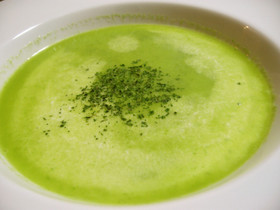 ホウレン草スープとホウレン草パイ