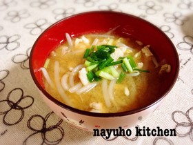 コク旨♪豚肉ともやしの炒め味噌汁