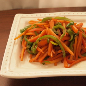 にんじんとピーマンのソースきんぴら☆