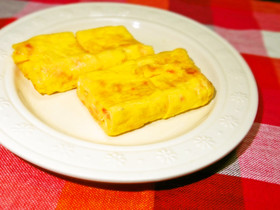 ピンクが可愛い卵焼き♪