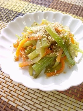 セロリとにんじんの味噌きんぴら。