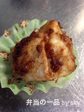 お弁当の一品♪  鶏むね肉醤油麹焼き