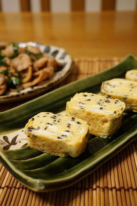 お弁当に☆黒胡麻入り厚焼き卵