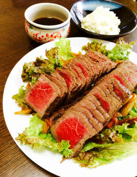 香味野菜と漬けた～牛肉のたたき　