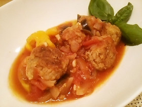 カマンベール入りミートボールのトマト煮