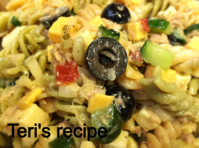 冷たいフジッリとナチュラルチーズのサラダ