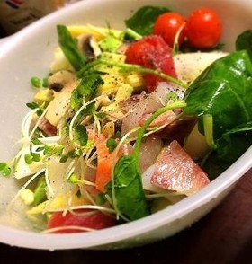 切り落としには見えない豪華海鮮サラダ