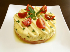 ロースハムとポテトのケーキ風サラダ