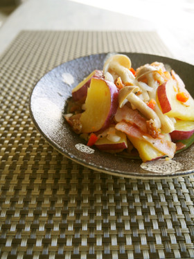 ◇さつま芋としめじのほっこり秋色サラダ◇