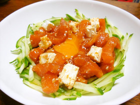 サーモンユッケ　クリチ添え　どすぇ