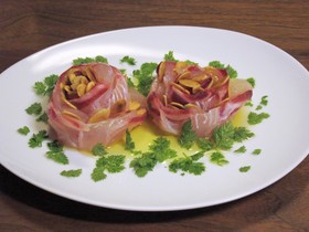 真鯛のカルパッチョ・薔薇の花仕立て