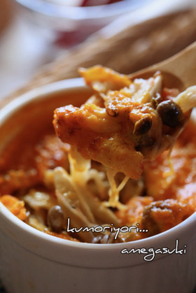 しめじとカニカマのうにマヨ焼き。