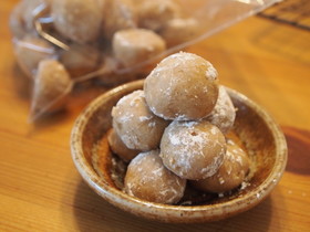 きな粉でほろほろスノーボール