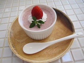 乳製品を使わないイチゴババロア