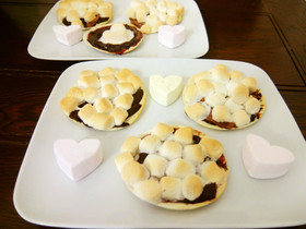 余った餃子の皮でチョコマシュマロピザ