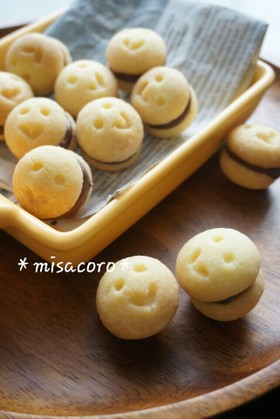 mスマイルくんチョコサンドクッキー