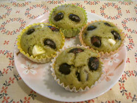 黒豆とクリームチーズの抹茶蒸しパン