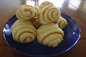 紅白でおめでたい辛子明太子の　簡単花巻