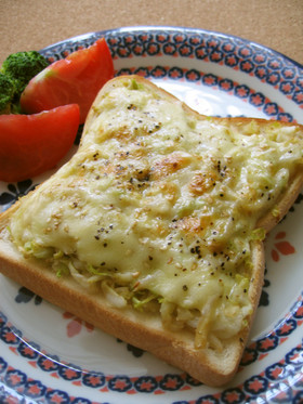 わさび香るキャベツ胡麻和えチーズトースト